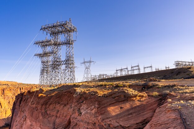 Planta de energía sobre presa