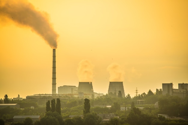 Planta de energía térmica puesta de sol amanecer