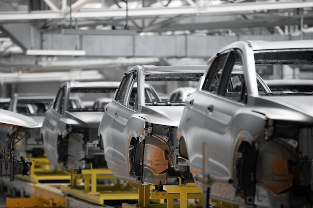 Foto planta de fabricación de automóviles, carrocería después de la línea de soldadura.