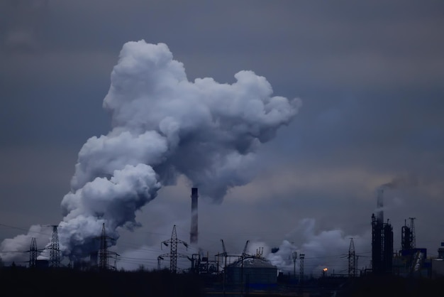 planta metalúrgica paisaje contaminación de la naturaleza