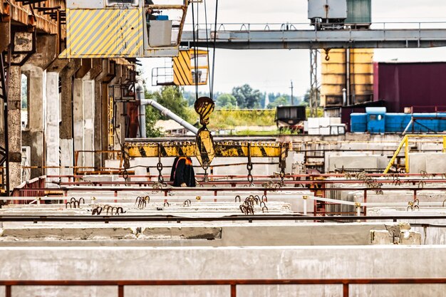 Planta para la producción de losas de hormigón armado y bloques de cimentación para la construcción de grandes paneles Paneles para la construcción de estructuras de hormigón armado Empresa industrial