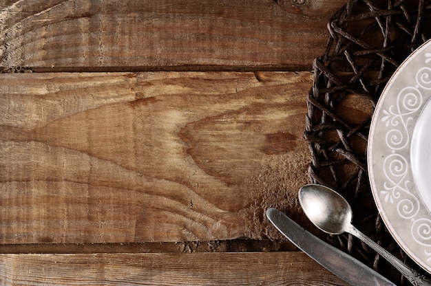 Foto plantilla en blanco para plato de composición de alimentos, cuchillo y cuchara