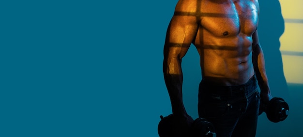 Plantillas de pancartas con hombre musculoso torso musculoso seis paquetes de músculos abdominales hombre con manijas musculoso culturista tipo haciendo ejercicios