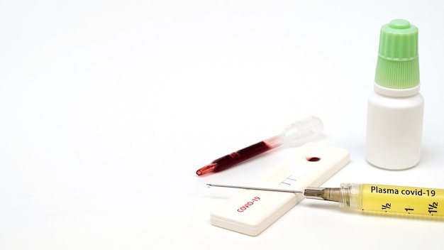 Plasma eines geheilten COVID19-Patienten, das in einem Spritzen-Impfstoff-Virus-Schnelltest behandelt werden kann