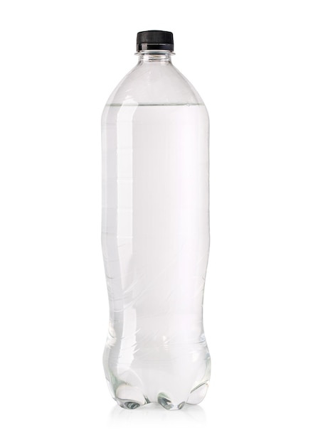 Plastikflasche für Energiegetränke auf weißem Hintergrund mit Ausschnittsweg