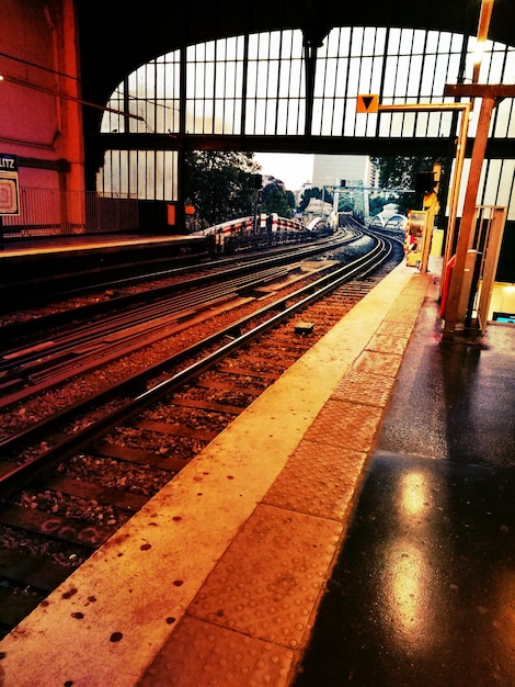 Foto plataforma da estação ferroviária