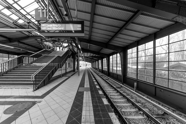 Plataforma de la estación de ferrocarril