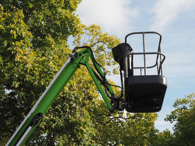 Plataforma grúa recolectora de cerezas