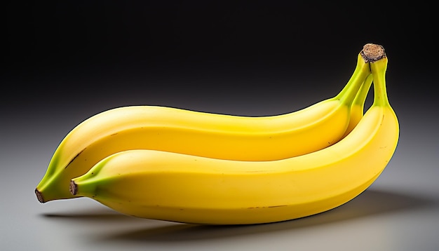 Plátano aislado sobre fondo blanco trazado de recorte
