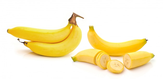 Plátano aislado sobre fondo blanco.