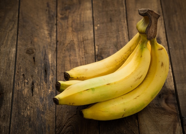 plátano en la madera