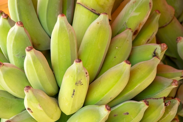 Foto plátano maduro cultivado.