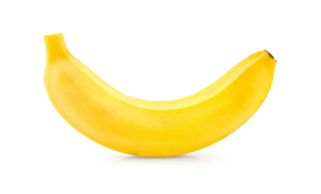 Plátano plátano maduro aislado sobre fondo blanco.