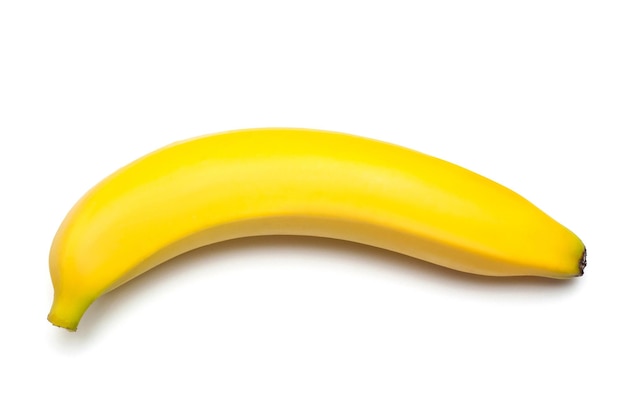 Plátano solo contra el fondo blanco. Endecha plana, vista superior