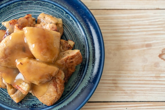 Plátanos grillados con salsa de caramelo de coco