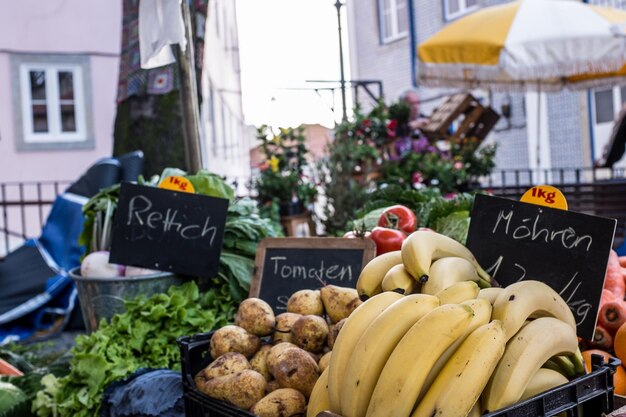 Foto plátanos en el mercado para la venta