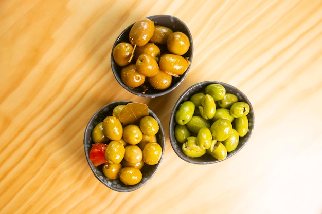 Plato de aceitunas de primera calidad en España Tapa tradicional española