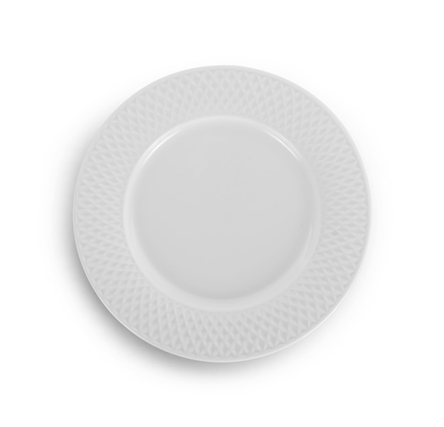 Plato blanco aislado en blanco