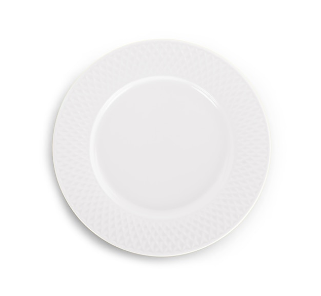 Plato blanco aislado en blanco