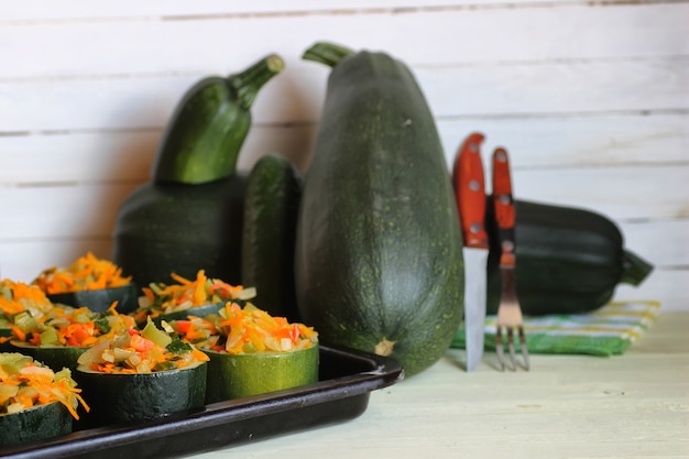 plato de calabacín relleno de verduras