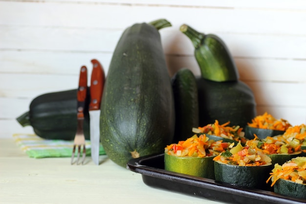 Foto plato de calabacín relleno