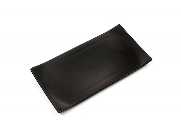 Plato de cerámica de rectángulo negro vacío con textura rugosa, aislado sobre fondo blanco.