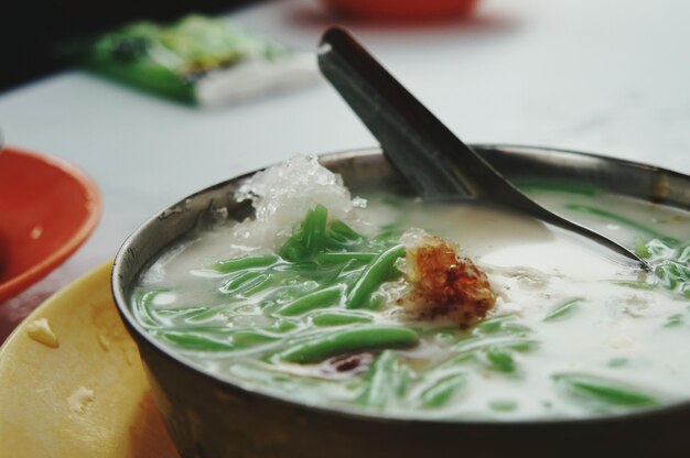 Foto un plato de chendol servido en un plato