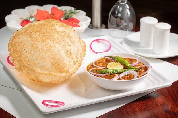 Plato Chola Bhatura