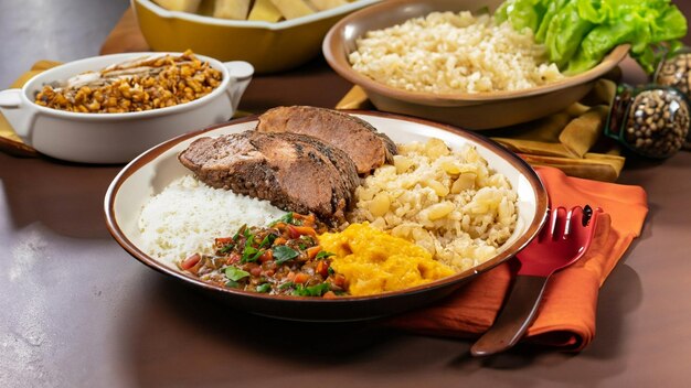 Plato de comida brasileño en una fotografía