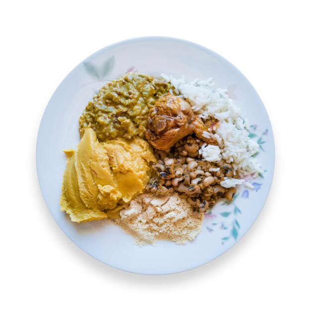 Plato de comida con Caruru Afro Brazilian