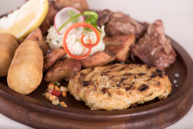 Foto platô de comida tradicional romena