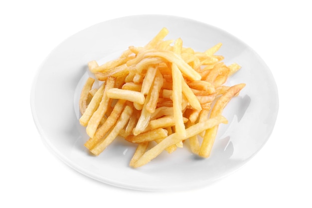 Plato con deliciosas patatas fritas sobre fondo blanco.