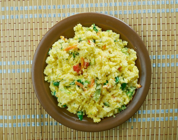 Plato de desayuno de Upma n South Indian, Maharashtrian y Sri Lanka Tamils