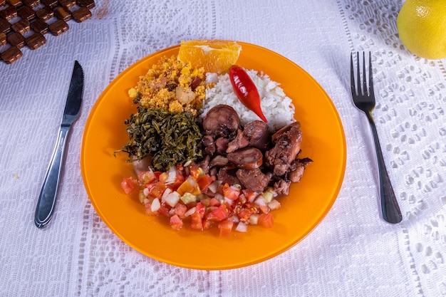 Plato con feijoada