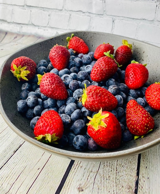 Foto un plato de frutas