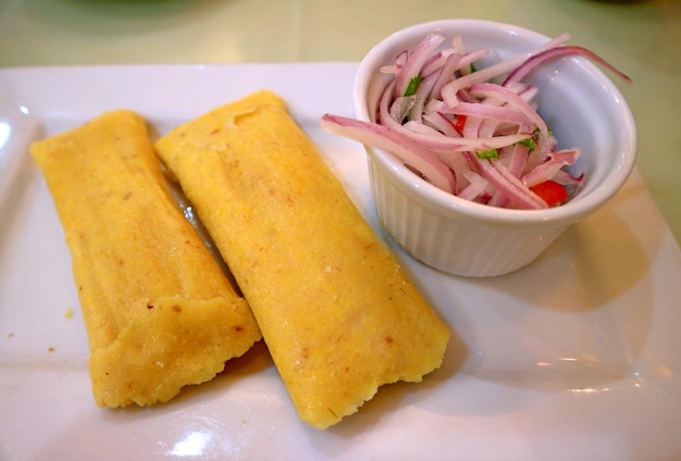 Plato de humitas o tortas de maíz fresco al vapor Comida tradicional popular de la región de los Andes Perú