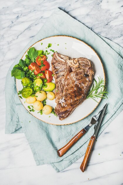 Plato llano de carne a la brasa con filete de ternera cocido