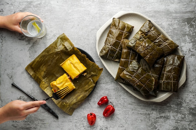 Plato navideño en Venezuela, hallacas, hoja de plátano, masa de maíz rellena con un guiso de cerdo