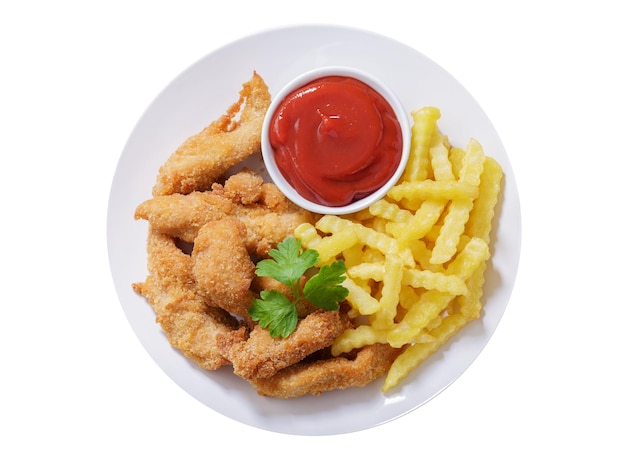 Foto plato de pollo frito con papas fritas aisladas sobre un fondo blanco.