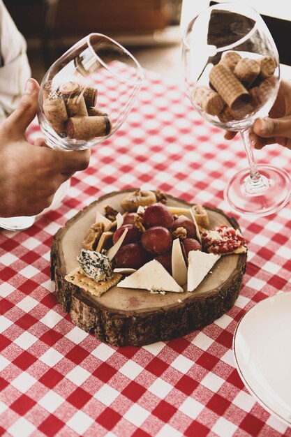 Plato de quesos Charcutería gourmet de vinos y quesos