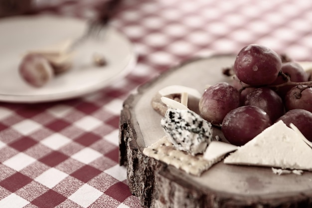 Plato de quesos Charcutería gourmet de vinos y quesos