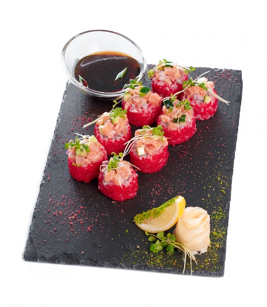 Plato rectangular negro con sushi