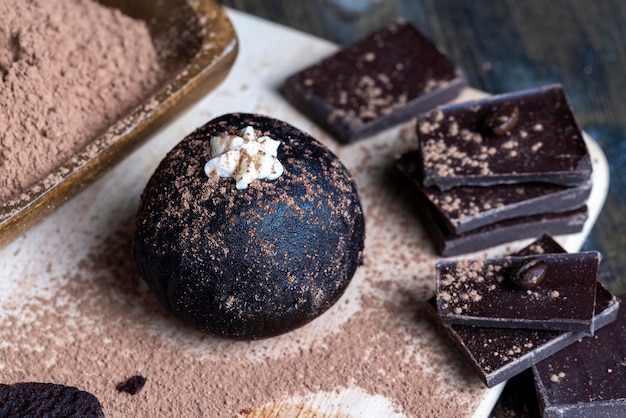 Plato tradicional de Europa del Este con cacao y mantequilla llamado Patata