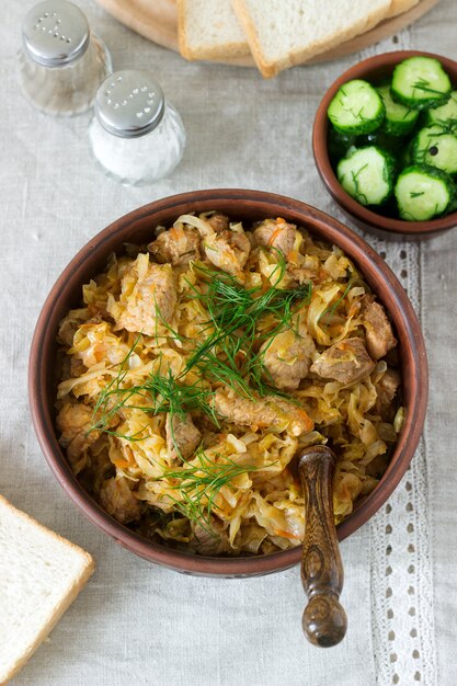 Foto un plato tradicional hecho de repollo