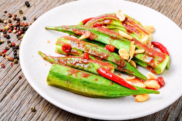 Plato vegetariano de okra