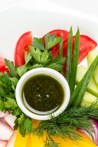 Foto plato de verduras frescas