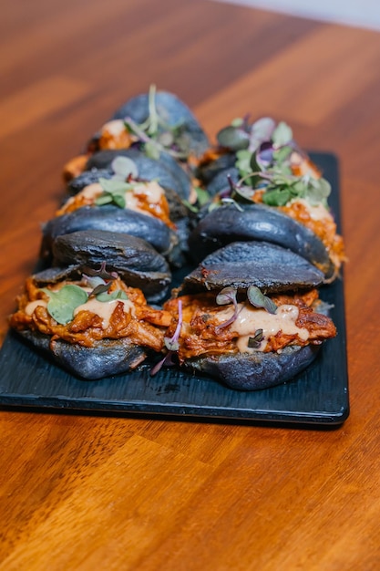 platos de comida de lujo en un buen restaurante