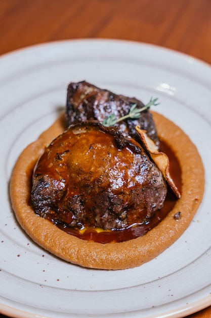 platos de lujo en un restaurante de calidad