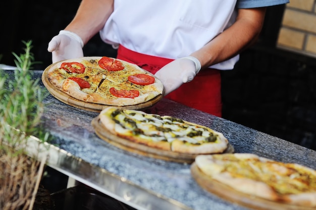 Platos tradicionales italianos - pizza y Focaccia