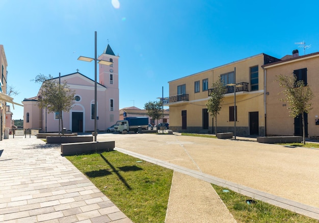 Platz und Treppe vor der Kirche